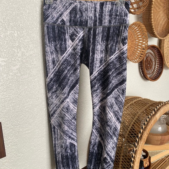 Lululemon black & white leggings - Picture 1 of 7